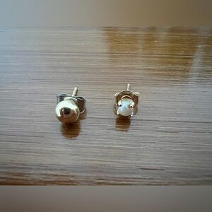 Gold and pearl stud earring